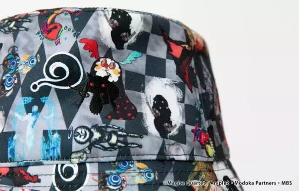 「「まどか☆マギカ」キュゥべえやお菓子の魔女がポイント！帽子ブランド“CA4LA”と3度目コラボ」の画像