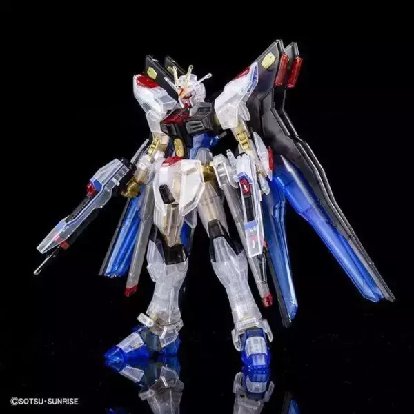 「「ガンダムSEED」ストライクフリーダム、“クリアカラー”でガンプラ化！ ハイマット・フルバーストモードも再現可能」の画像