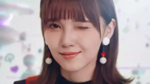 「鬼頭明里のキュート、セクシー、クールが詰まったフォトブック発売＆スペシャルMVが公開」の画像