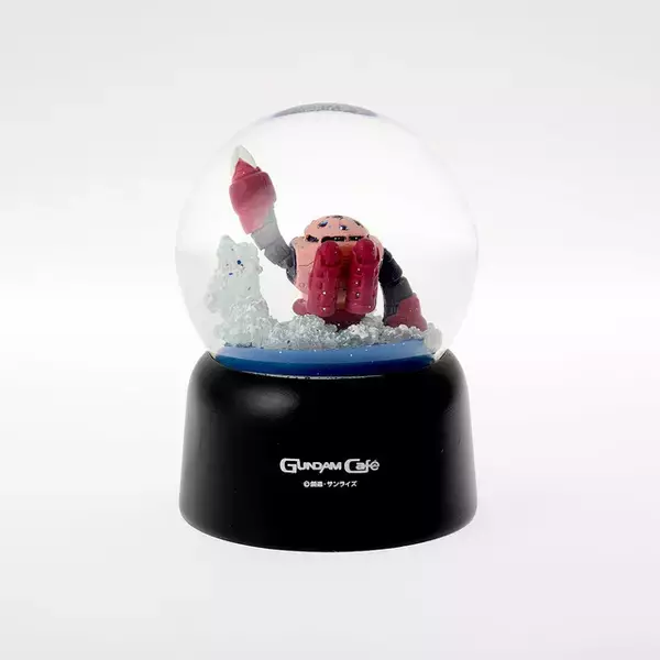 「「ガンダム」あの名シーンが手のひらに！ シャア専用ズゴックとアッガイの“スノードーム”登場」の画像