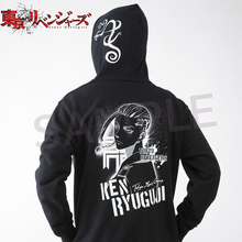 「東リベ」ドラケン、一虎のイラスト＆タトゥーをデザイン！ クールなプルパーカー発売