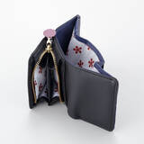 「「鬼滅の刃」宇髄天元フィーチャーの財布＆ハンドバッグが登場♪ 差し色映えるブラックで普段使いも◎」の画像4