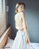 「美しい背中に釘付け！声優・斉藤朱夏、2nd写真集発売！ “水着”ショット含む先行カットが公開」の画像1