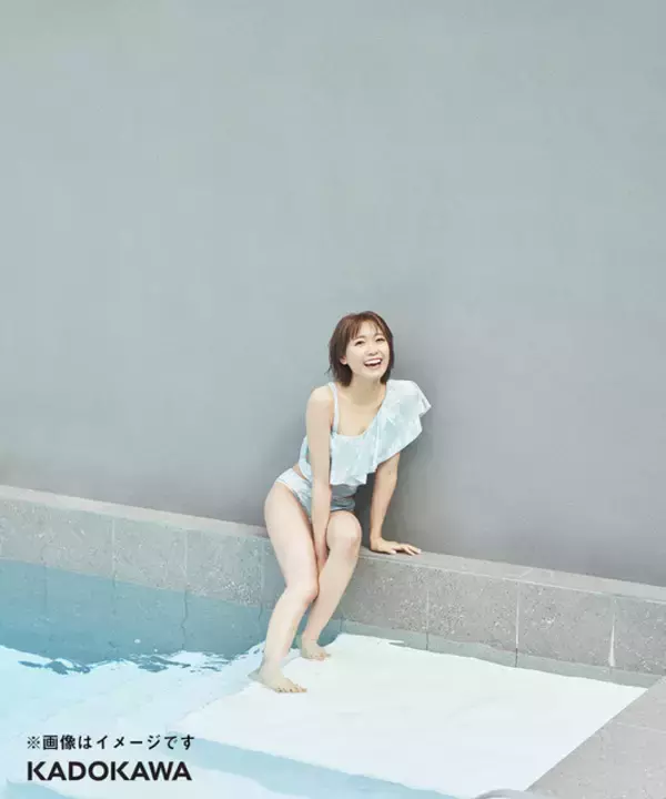 「美しい背中に釘付け！声優・斉藤朱夏、2nd写真集発売！ “水着”ショット含む先行カットが公開」の画像