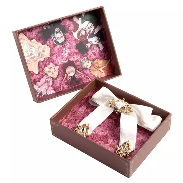 「「ローゼンメイデン」ファン必見！水銀燈・真紅・雪華綺晶をイメージしたラグジュアリーな「MAYLA」コラボグッズ登場♪ ヘアオブジェ＆バッグチャームの予約は2月23日17時まで！」の画像