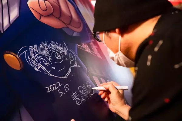 「青山剛昌が「名探偵コナン・ワールド」訪問！ クオリティに興奮「登場人物が超リアル」」の画像