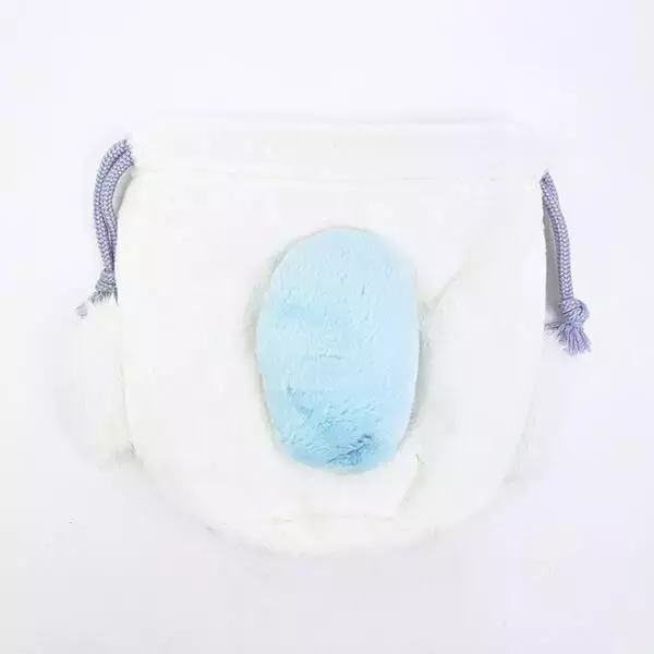 「「ちいかわ」うさぎやモモンガたちの愛らしい表情をデザイン♪ふわふわ素材のフェイス巾着が登場」の画像