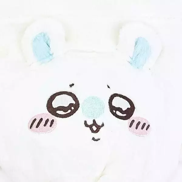 「「ちいかわ」うさぎやモモンガたちの愛らしい表情をデザイン♪ふわふわ素材のフェイス巾着が登場」の画像