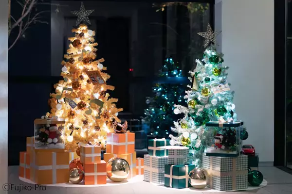 「「ドラえもん」藤子・F・不二雄ミュージアムがクリスマスを盛り上げる！のび太やジャイアンをイメージした飾り付けで演出♪」の画像