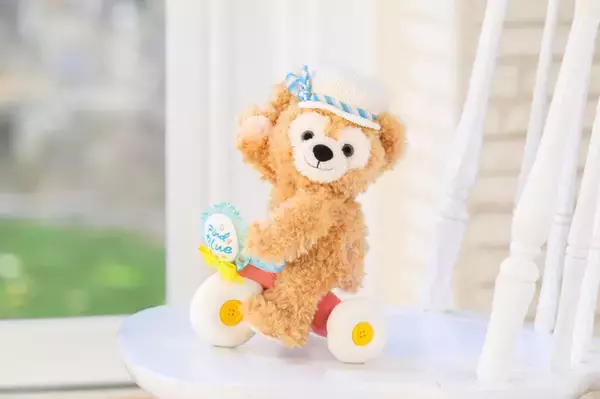 「ダッフィーの新グッズは心きらめくジュビリーブルー☆ ぬいバッジやフードスーベニアが4月14日新登場【東京ディズニーシー】」の画像