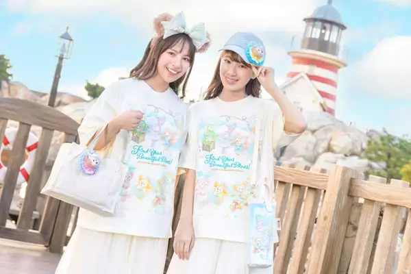 「ダッフィーの新グッズは心きらめくジュビリーブルー☆ ぬいバッジやフードスーベニアが4月14日新登場【東京ディズニーシー】」の画像