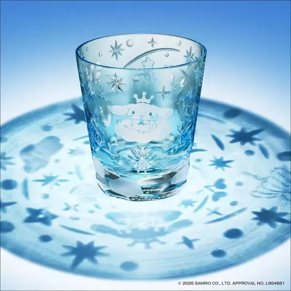 「キラキラ光るシナモンが眩しい…！「サンリオ」シナモロールがデザインされた限定500個の江戸切子グラス登場」の画像