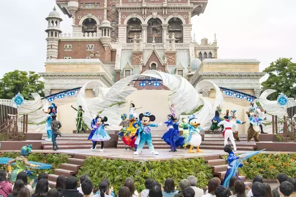 「ミッキーたちがTDS25周年衣装で初登場！人気ショー「ダンス・ザ・グローブ！」写真が大ボリュームで到着【ディズニー】」の画像
