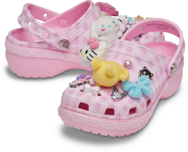 「「サンリオ」キティ、シナモロールたちのチャームがジャラジャラ☆ド派手なクロックスが登場！大人＆子供サイズで展開」の画像