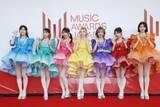 「FRUITS ZIPPER　KAWAII炸裂！ レッドカーペット＆授賞フォト満載！ 「MUSIC AWARDS JAPAN 2026」で喜びのコメントも」の画像3