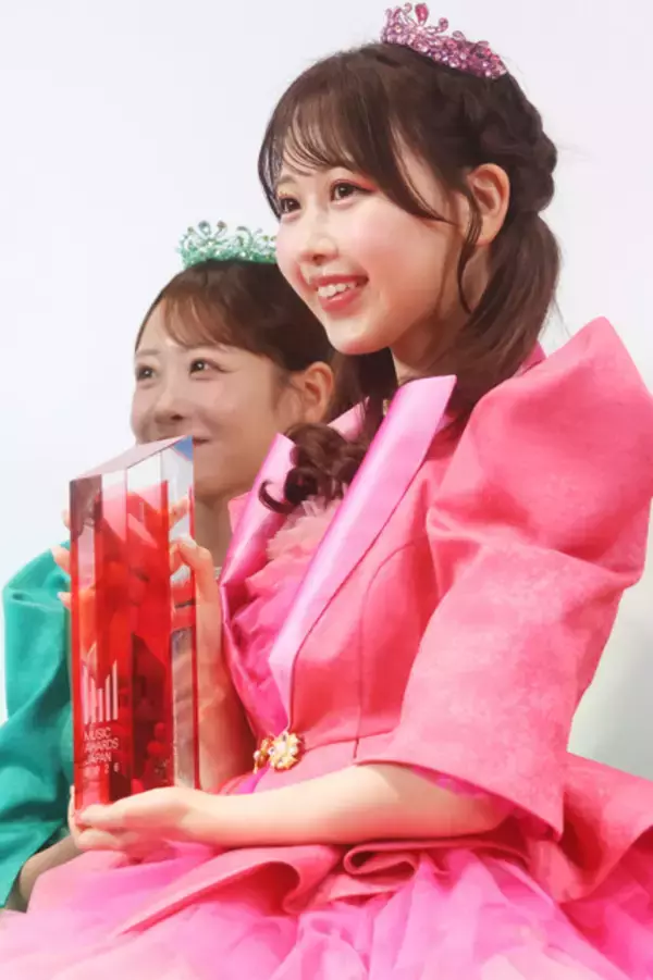 「FRUITS ZIPPER　KAWAII炸裂！ レッドカーペット＆授賞フォト満載！ 「MUSIC AWARDS JAPAN 2026」で喜びのコメントも」の画像