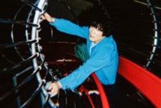 石崎ひゅーい×SIX LOUNGEヤマグチユウモリ、コラボ楽曲とライブツアーゲスト出演発表