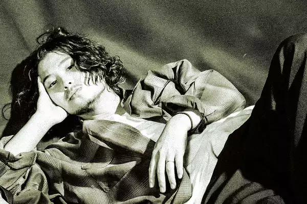 「石崎ひゅーい×SIX LOUNGEヤマグチユウモリ、コラボ楽曲とライブツアーゲスト出演発表」の画像