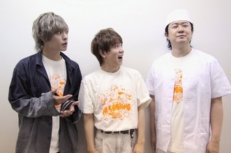 岡本信彦、蒼井翔太、杉田智和が“歌”でサプライズお祝い♪「いつも歌は断るんだけど…」山下大輝の「肉ッキング」リアルイベのレポート到着！