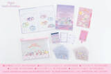 「「しろたん×サンリオ」いちごの帽子やパジャマ姿がキュート♪ コラボ商品第2弾が100円ショップに登場」の画像1