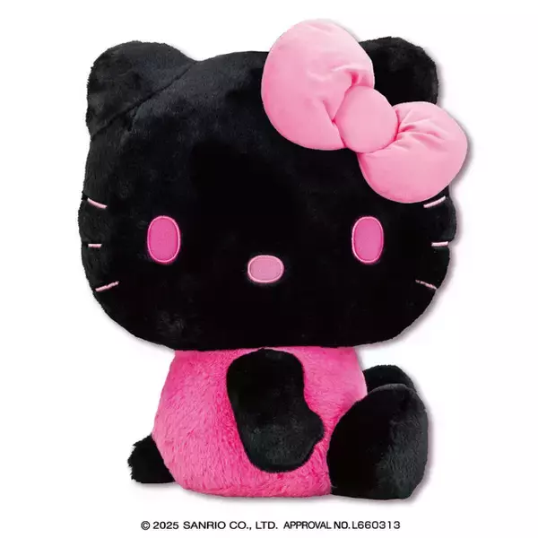 「「サンリオ」ハローキティがピンク×ブラックのツートンカラーに！ 約42cmのビッグサイズぬいぐるみ登場♪」の画像