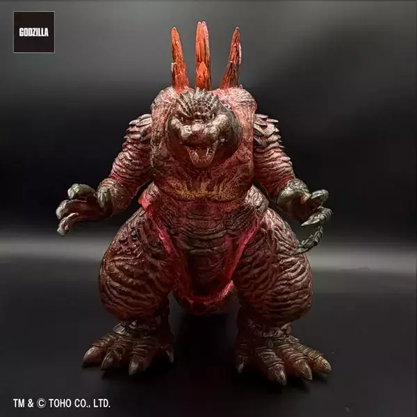 「「ゴジラ」焼けただれ、咆哮する怒り…！全長約54㎝の大ボリューム感で立体化！アートソフビ登場」の画像