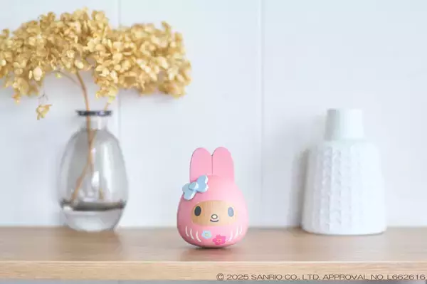 「【待望の再入荷！】「サンリオ」キティ、マイメロ、クロミのだるまで運気アップ！ころんとしたフォルムが可愛すぎる開運アイテム登場」の画像