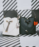 「「サンリオ」キティが大人っぽおめかし☆ 大切なデートを応援するバッグやポーチ登場【VISコラボ】」の画像3