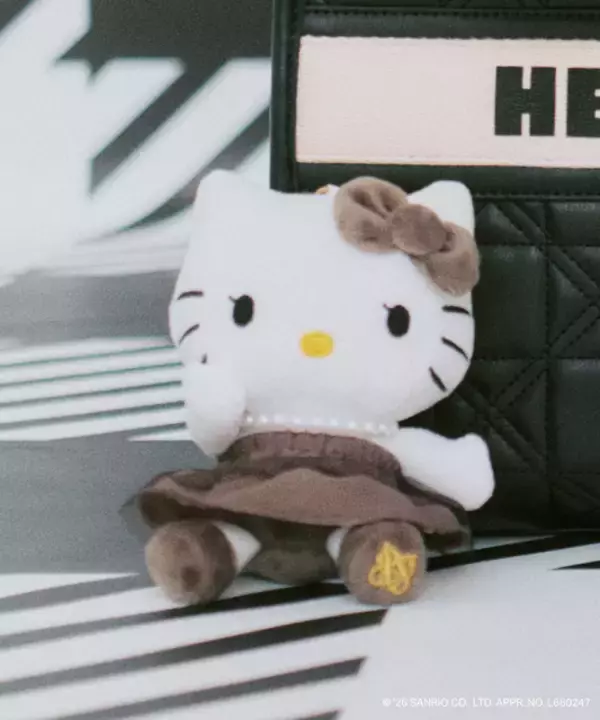 「「サンリオ」キティが大人っぽおめかし☆ 大切なデートを応援するバッグやポーチ登場【VISコラボ】」の画像
