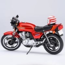 バイクマンガの金字塔「バリバリ伝説」巨摩郡の愛機・Honda CB750Fが1/12スケールで立体化！「大阪モーターサイクルショー」でも販売・展示