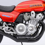 「バイクマンガの金字塔「バリバリ伝説」巨摩郡の愛機・Honda CB750Fが1/12スケールで立体化！「大阪モーターサイクルショー」でも販売・展示」の画像5