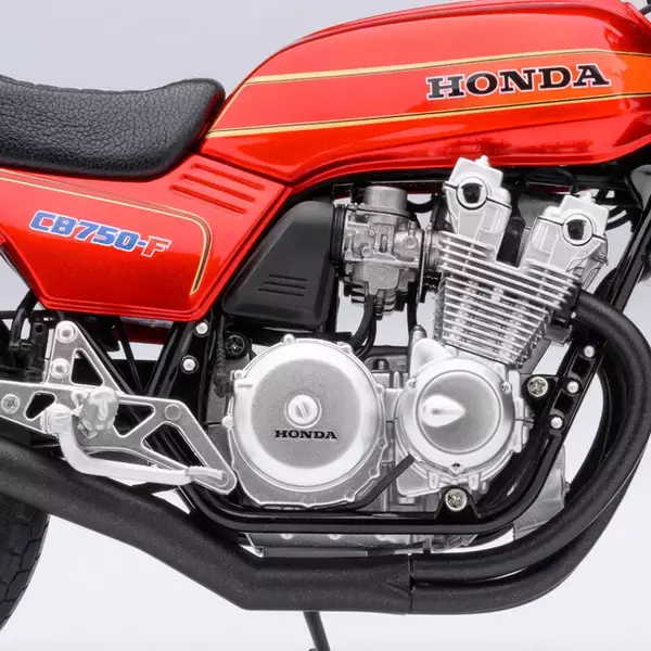 「バイクマンガの金字塔「バリバリ伝説」巨摩郡の愛機・Honda CB750Fが1/12スケールで立体化！「大阪モーターサイクルショー」でも販売・展示」の画像