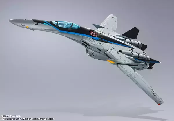「「マクロスF」×「トップガン マーヴェリック」のコラボ!? マーヴェリックの愛機のカラーとなったVF-25“メサイア”が超合金として発売！」の画像