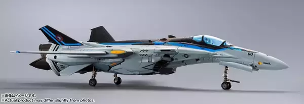 「「マクロスF」×「トップガン マーヴェリック」のコラボ!? マーヴェリックの愛機のカラーとなったVF-25“メサイア”が超合金として発売！」の画像