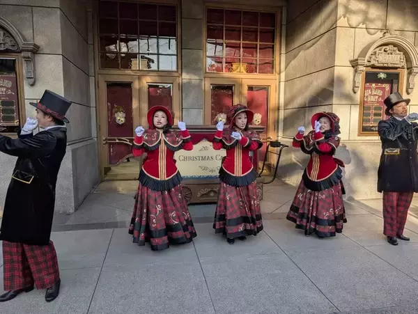 「東京ディズニーシーのクリスマスも見逃せない！ホリデーのアトモスが今年もパークにやって来た♪」の画像