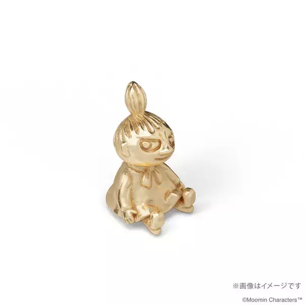 「「ムーミン」リトルミイが、約1cmサイズの18金に♪ おだんご頭もワンピースも再現！100点限定で発売」の画像
