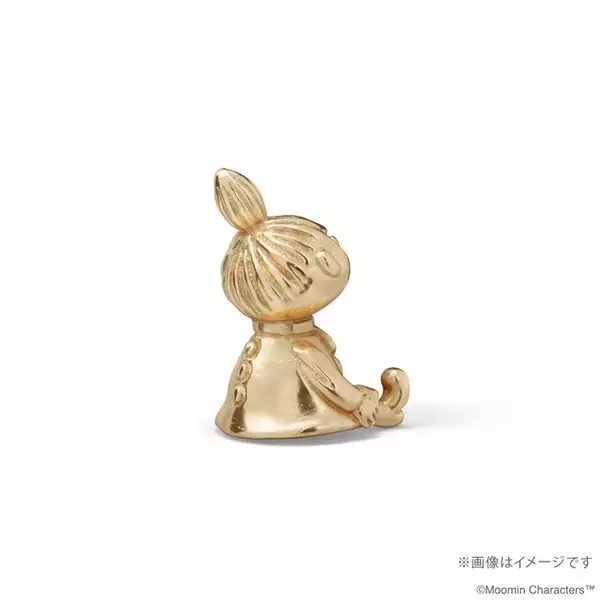 「「ムーミン」リトルミイが、約1cmサイズの18金に♪ おだんご頭もワンピースも再現！100点限定で発売」の画像