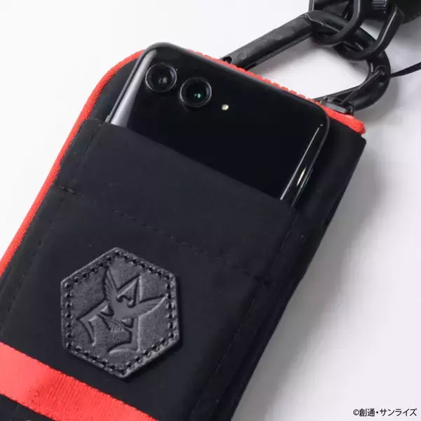 「ガンダム」シャアをイメージ！“見せてもらおうか。特別仕様の性能とやらを！” コラボバック3種登場