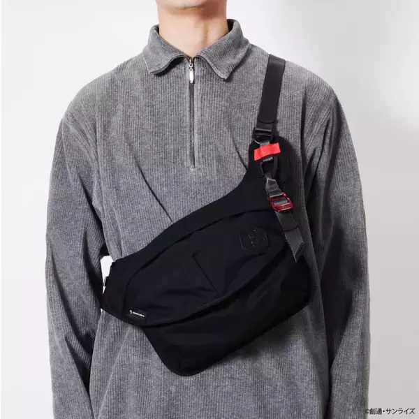 「「ガンダム」シャアをイメージ！“見せてもらおうか。特別仕様の性能とやらを！” コラボバック3種登場」の画像