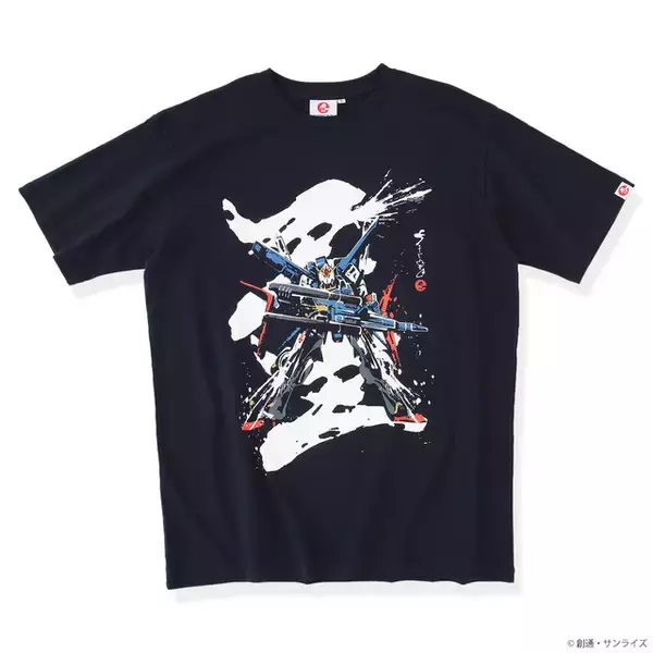 「ZZガンダム、キュベレイ、クィン・マンサを躍動感のある筆絵タッチで表現！「ガンダムZZ」放送40周年を記念したTシャツ発売」の画像
