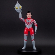 「ウルトラマン」“マスク取れゾフィー”ソフビや、ゼットンTシャツも！「ウルトラマン 駅ナカ POP UP SHOP in 大宮駅」グッズラインナップ情報到着