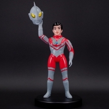 「ウルトラマン」“マスク取れゾフィー”ソフビや、ゼットンTシャツも！「ウルトラマン 駅ナカ POP UP SHOP in 大宮駅」グッズラインナップ情報到着