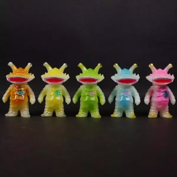 「「ウルトラマン」“マスク取れゾフィー”ソフビや、ゼットンTシャツも！「ウルトラマン 駅ナカ POP UP SHOP in 大宮駅」グッズラインナップ情報到着」の画像