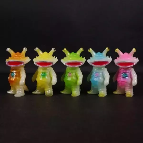 「「ウルトラマン」“マスク取れゾフィー”ソフビや、ゼットンTシャツも！「ウルトラマン 駅ナカ POP UP SHOP in 大宮駅」グッズラインナップ情報到着」の画像