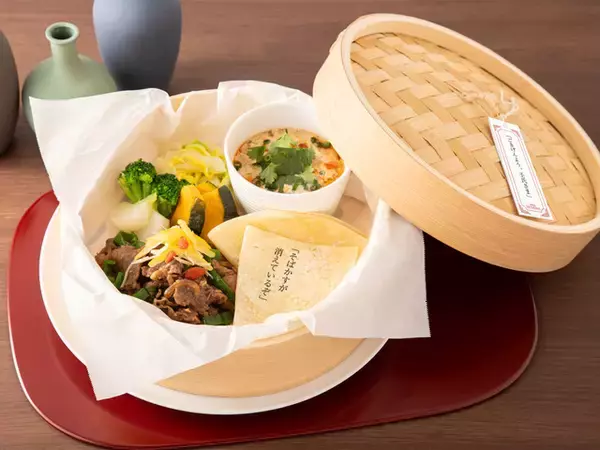 「毒見スープ、“媚薬”カカオパフェが食べられる!? 「薬屋のひとりごと」原作小説カフェが期間限定オープン！」の画像