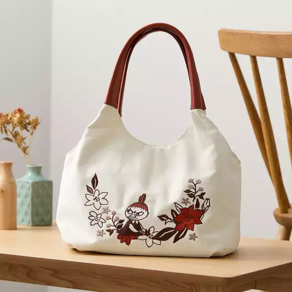 「ムーミン」リトルミイと新生活の準備を♪ 刺繍トートやのれんが新登場！パジャマや小物アイテムも
