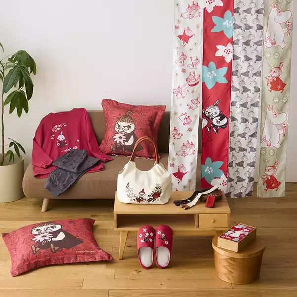 「「ムーミン」リトルミイと新生活の準備を♪ 刺繍トートやのれんが新登場！パジャマや小物アイテムも」の画像
