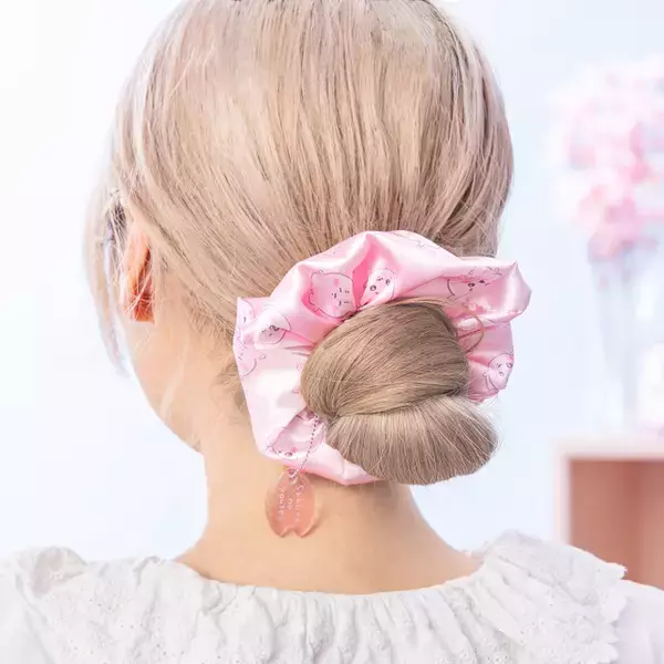 「ちいかわがさくらのようせいに変身♪ 「ちいかわ」ビーズ付きアクキーやトートバッグなど新商品が登場」の画像