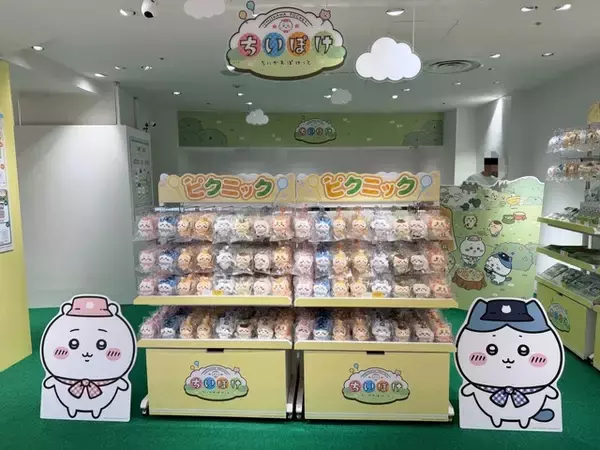 「ちいかわ、ハチワレ、うさぎ達のフォトスポットがかわいい♪「ちいぽけ」初の公式グッズ発売イベントが大盛況！当日整理券配布終了の東京・初日レポ」の画像