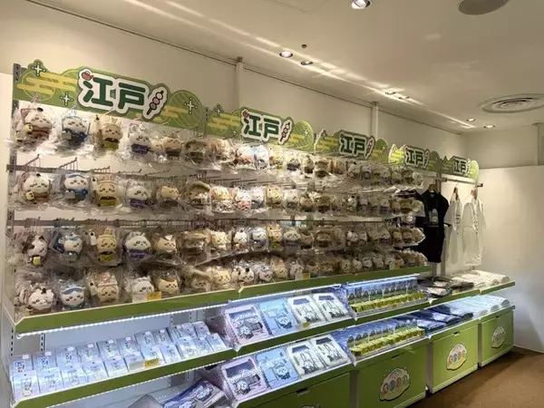 「ちいかわ、ハチワレ、うさぎ達のフォトスポットがかわいい♪「ちいぽけ」初の公式グッズ発売イベントが大盛況！当日整理券配布終了の東京・初日レポ」の画像